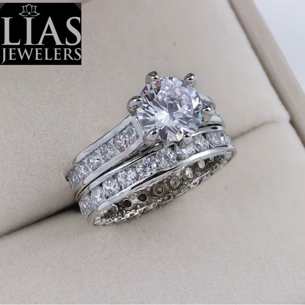 Brand New 18k White Gold  Wedding Ring Set